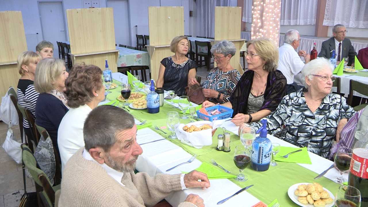 hirek-keszthely-tagjait-koszontotte-a-bethlen-gabor-nyugdijas-klub