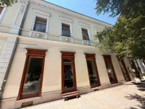 Vendéglátó üzlethelyiség a Kossuth Lajos utca 41. szám alatt Keszthely belvárosában